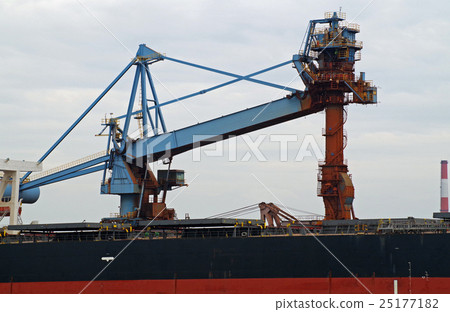 Cranes and unloading cargo handling equipment Cranes and unloading cargo handling equipment 25177182