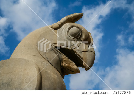 Sculpture of an eagle 25177876