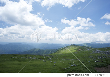 Shikoku Karst - Goken Plateau Shikoku Karst - Goken Plateau 25178962