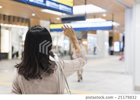 30's Business Men & Women 25179832