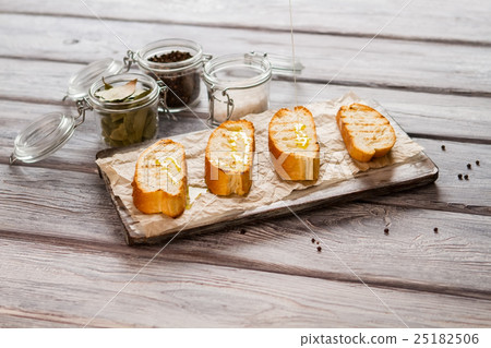 Liquid pours on baguette slice. 25182506