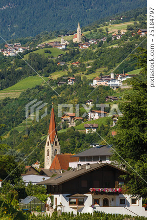 Saint Andreas Catholic church 25184797