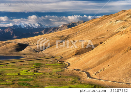 Tso Moriri Lake with Great Himalayan Range 25187582