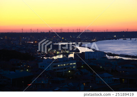 The city of Choshi wrapped in sunset The city of Choshi wrapped in sunset 25189419