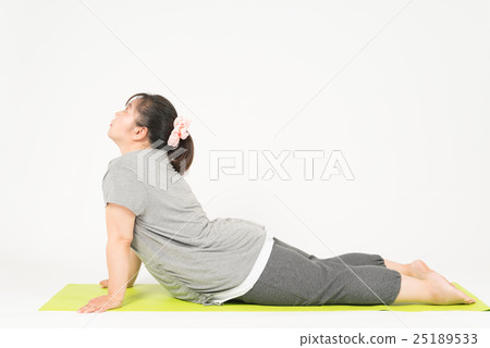 Fat women stretching 25189533