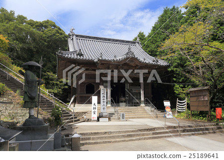 Shikoku Buddhist No. 8 Buddhist temple "Kumagayaji" Main Hall, stone steps to Daito-do 25189641
