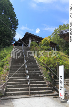 Shikoku Shrine Plant No. 8 Buddhist temple "Kumagaya-ji" stone steps to Daito-do 25189642