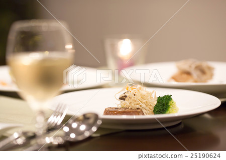 French restaurant course meal 25190624