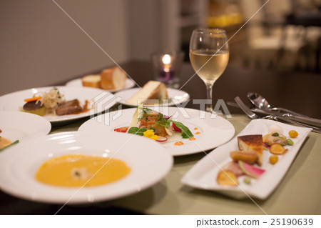 French restaurant course meal 25190639