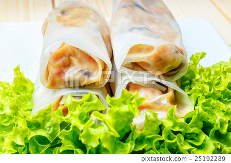 spring rolls 25192289