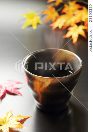 Autumn shochu hot water split Autumn shochu hot water split 25193330