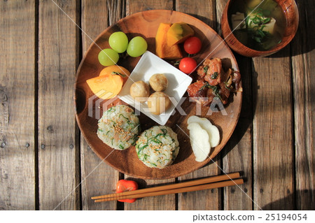 A Japanese food plate of rice balls mixed with okahijiki and tuna in oil A Japanese food plate of rice balls mixed with okahijiki and tuna in oil 25194054