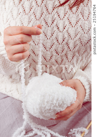 woman hands knitting 25194764