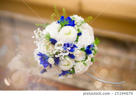 Blue and white wedding bouquet of roses on glass 25194879