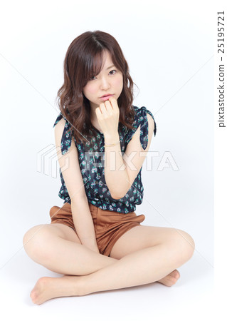 年輕的女士時尚/髮型 25195721