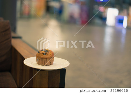 chocolate muffin 25196616