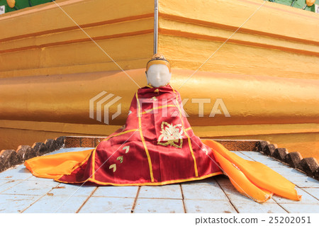 Buddha statue in Shwe Maw Daw temple. 25202051