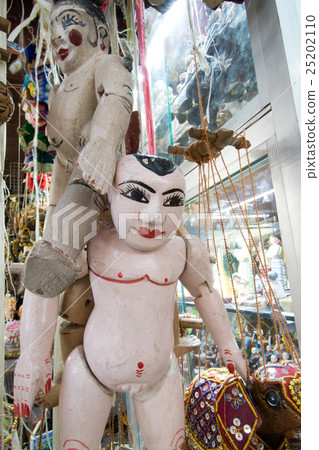 Myanmar tradition dolls in Myanmar souvenir shop 25202110