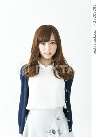 Young lady's hair model in her twenties Young lady's hair model in her twenties 25205793