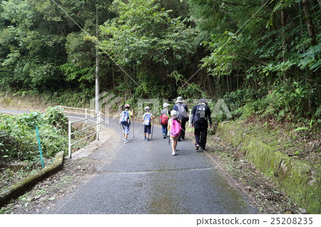 School child support staff and children who walk about Nagasaki Kaido