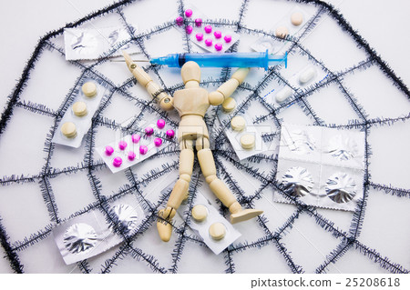 Dolls, drugs and syringes caught in the spider web Dolls, drugs and syringes caught in the spider web 25208618