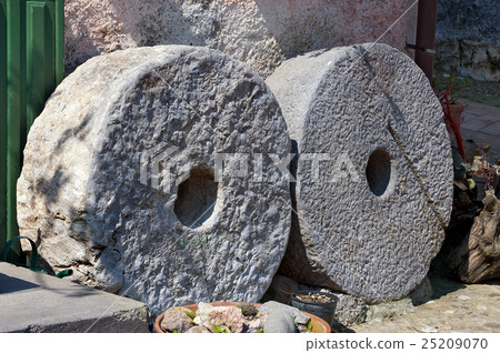Millstone Wheel - Montemarcello Liguria Italy 25209070