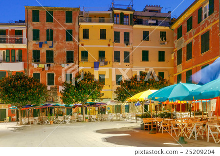 Vernazza. The central square is surrounded by 25209204