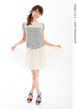 一個新鮮的夏天衣服的一個女孩 25210082
