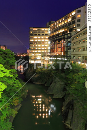 從Kurogane橋樑的鬼怒川溫泉鄉夜視圖 從Kurogane橋樑的鬼怒川溫泉鄉夜視圖 25212860
