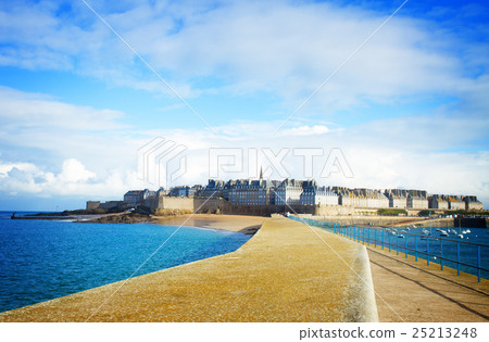 Saint Malo cityscape, France 25213248
