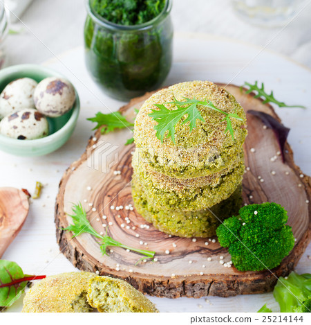 Healthy vegan burger with broccoli, spinach patty 25214144