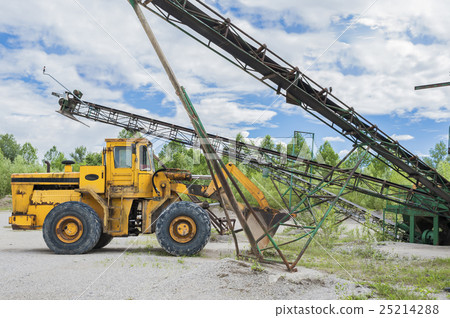 Old buldozer Old buldozer 25214288