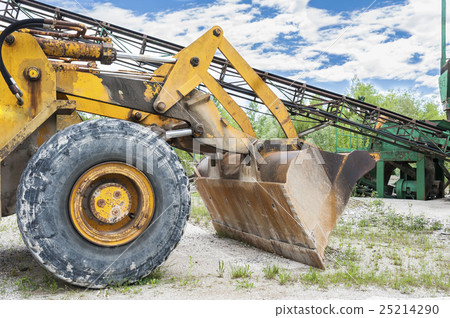 Old buldozer Old buldozer 25214290