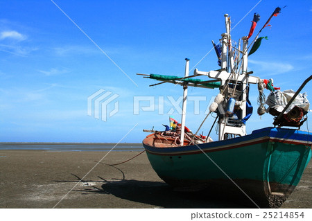 Fishing boats at the beach with blue sky Fishing boats at the beach with blue sky 25214854