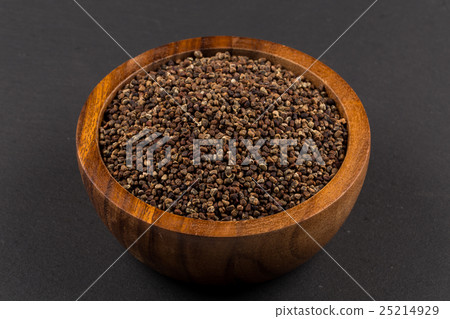 Decorticated cardamom seeds in a bowl 25214929