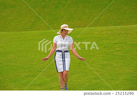 Woman in hat Woman in hat 25215290