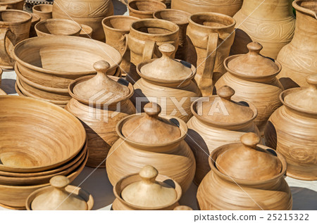 Pottery 25215322