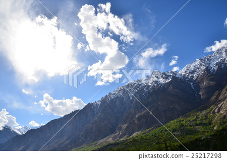 Beautiful mountains and villages seen from Hunza Callibard in Pakistan 25217298