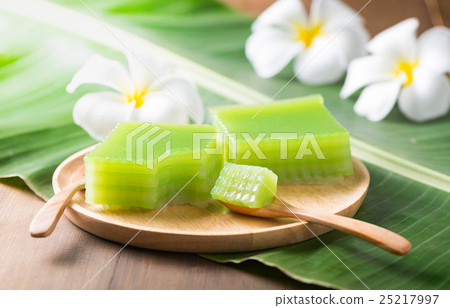 Multi Layer Sweet Cake (Kanom Chan) 25217997