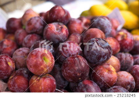 Apple in street market 25218245