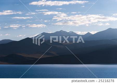 Tso Moriri Lake with Great Himalayan Range Tso Moriri Lake with Great Himalayan Range 25218278