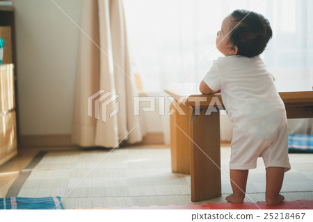 baby, infant, pull oneself up to stand 25218467