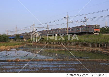 武藏野線205系列為Numanuma稻田 武藏野線205系列為Numanuma稻田 25218643