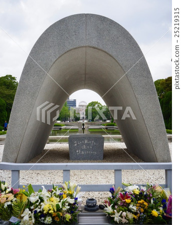 Hiroshima Peace Memorial Park Memorial for the Atomic Bomb Victims Hiroshima Peace Memorial Park Memorial for the Atomic Bomb Victims 25219315