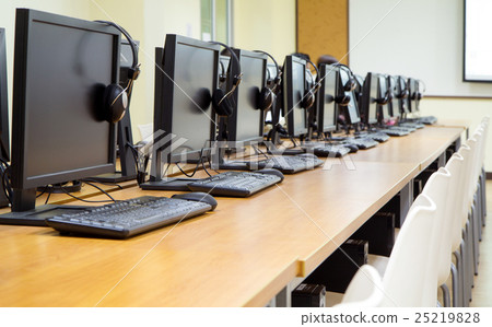 Group of computer neatly placed in a computer lab. 25219828