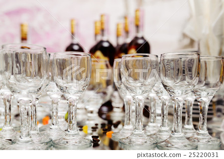 Glasses on mirror surface 25220031