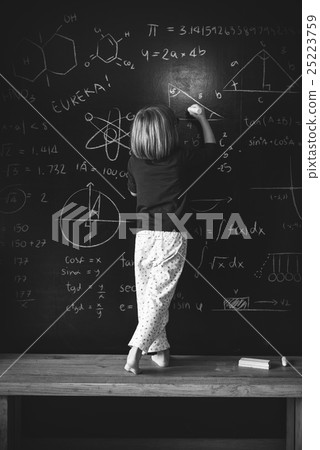 Blackboard Drawing Creative Imagination Idea Concept Blackboard Drawing Creative Imagination Idea Concept 25223759