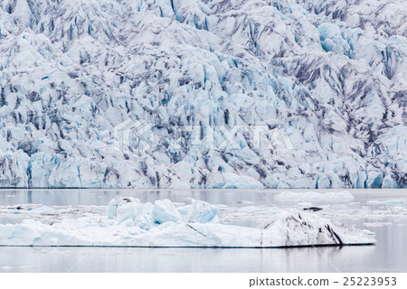 Jokulsarlon is a large glacial lake in Iceland 25223953