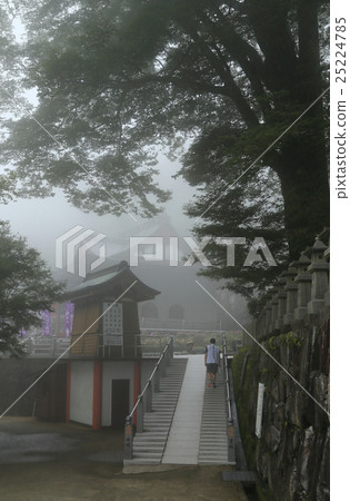 Shikoku Buddha No. 66 Buddhist temple "Unzenji" Odori going alongside the main hall and the fountain in the cloud Shikoku Buddha No. 66 Buddhist temple "Unzenji" Odori going alongside the main hall and the fountain in the cloud 25224785