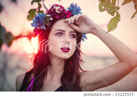 woman with wreath 25225555